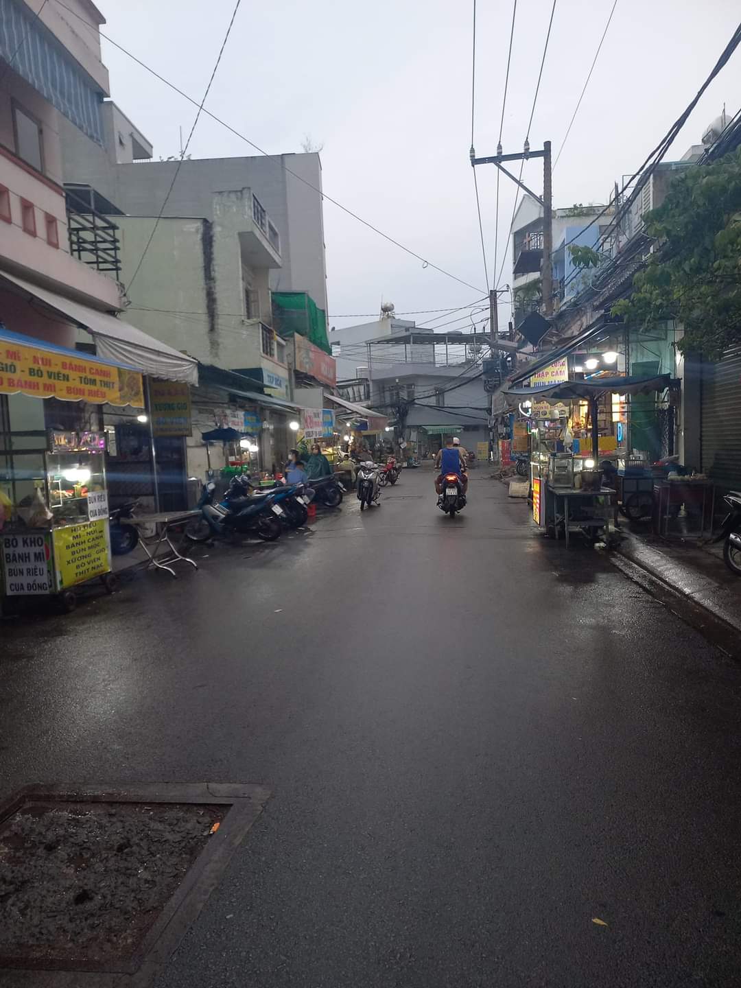 CẦN BÁN GẤP GIẢM 300, GIÁ MỚI CHỈ CÒN 6TỶ8, NHÀ MỚI 100%, 4 TẦNG 64M2, MẶT TIỀN KINH DOANH ĐS11 BÌNH TÂN