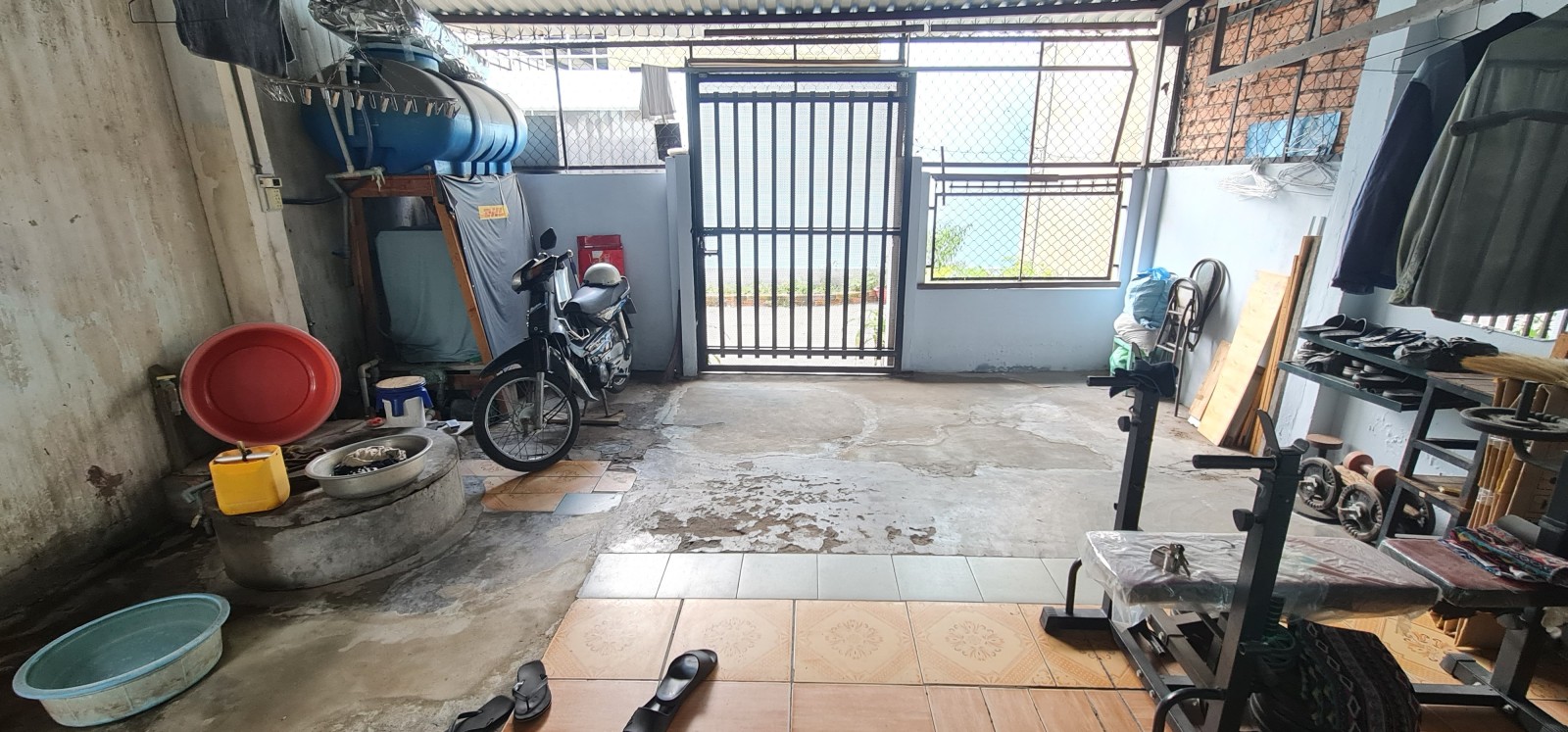 Bán Nhà 2 Mặt tiền xe hơi đổ cửa Lê Văn Viêt, Quận 9, sát VinCom, Sổ riêng, không quy hoạch