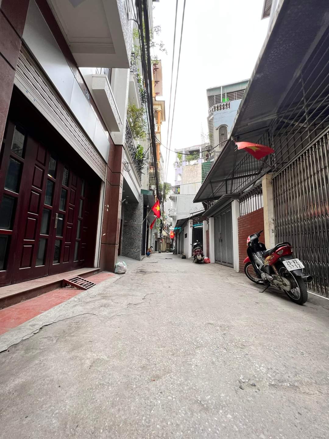 CẦN BÁN GẤP NHÀ NGỌC LÂM - NGÕ TĂNG XÊ - LONG BIÊN Ô TÔ VÀO NHÀ 10.8 TỶ