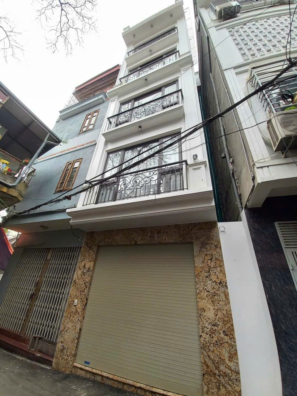 Bán nhà TÂY HỒ, Diện tích 45m2 7 tầng MT 4,3m.Giá 11,8 tỷ có thượng lượng.