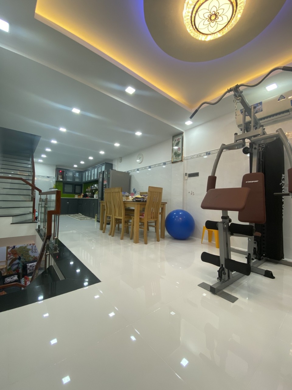 Ngộp Quận 11 Giảm 1,5 tỷ Hẻm Xe Tải thông - 80m2 - 4 tầng BTCT