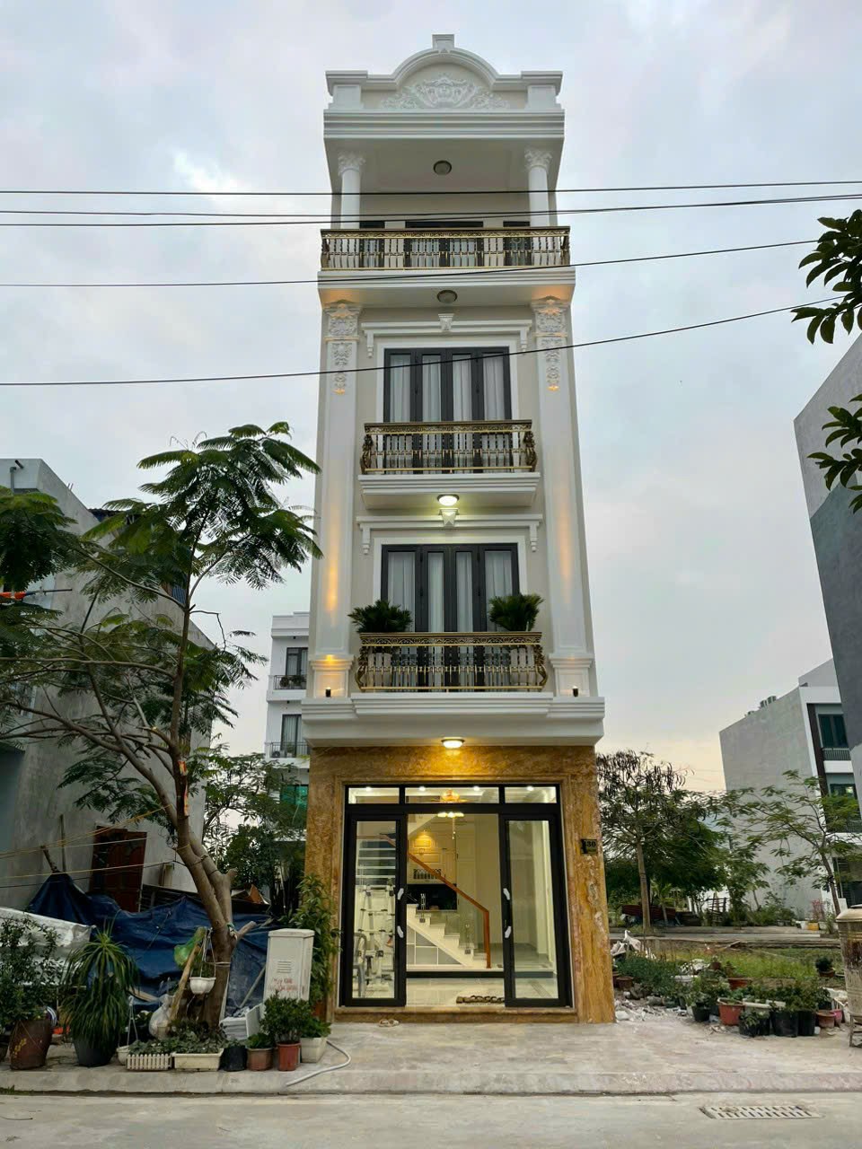 Bán nhà độc Lập 4 tầng 40 M Giá 4 tỷ 3 tái định cư Hải An