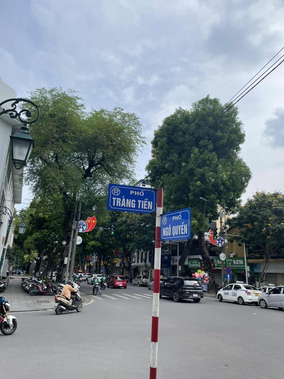 Bán gấp nhà mặt phố Tràng Tiền hơn 250m2 siêu hiếm, ngay sát Hồ Gươm.
