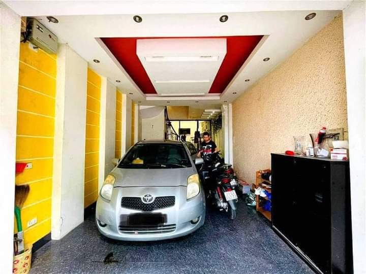 Bán Nhà Nguyễn Văn Cừ 60m2, ô tô vào nhà , giá 4,9 tỷ