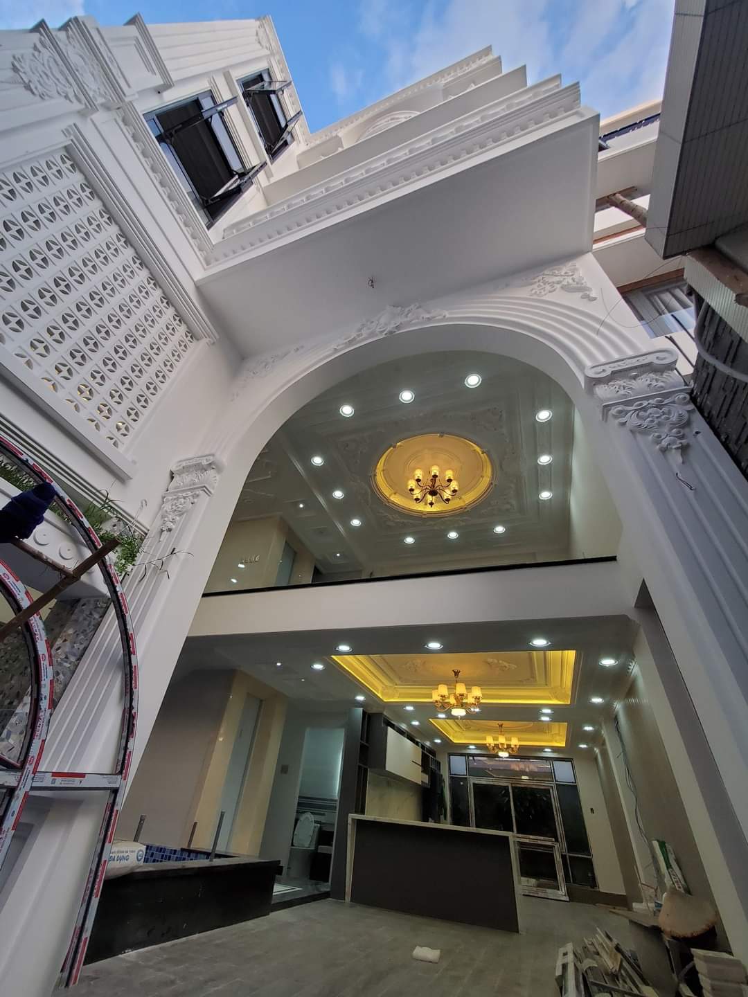 HẺM XE TẢI VÀO NHÀ MỘT TRỤC - VILLA BÌNH THẠNH MỚI XÂY SANG XỊN MỊN 5 TẦNG - THANG MÁY HỒ BƠI SANG CHẢNH - CHỈ NHỈNH