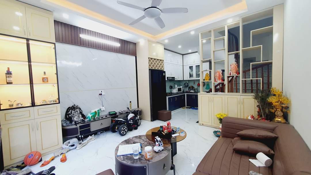 Tôi cần: Bán Nhà phố Hàm Nghi. Khu vực hiếm nhà bán. Hàng xóm VINHOMES GADENIA. Ở SƯỚNG. 52m2, 6 tầng, 6,6tỷ.