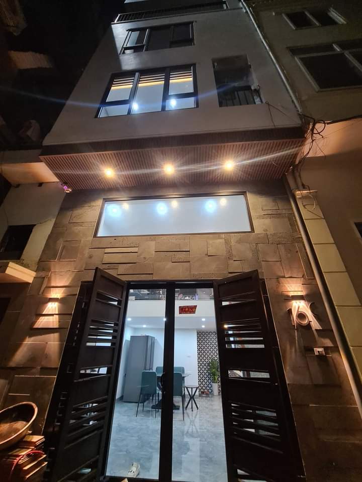 Bán nhà Nguyễn Văn Cừ, Long Biên 38m2, 6 tầng, 4,8 tỷ