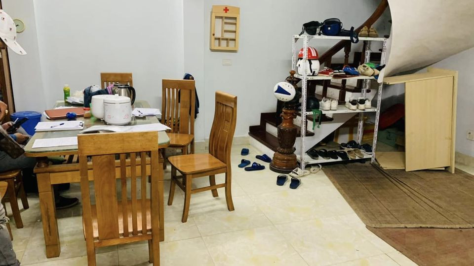 Vì mong muốn chuyển nơi ở về gần trường con đang theo học nên nhà mình có ncau bán nhà đang ở.