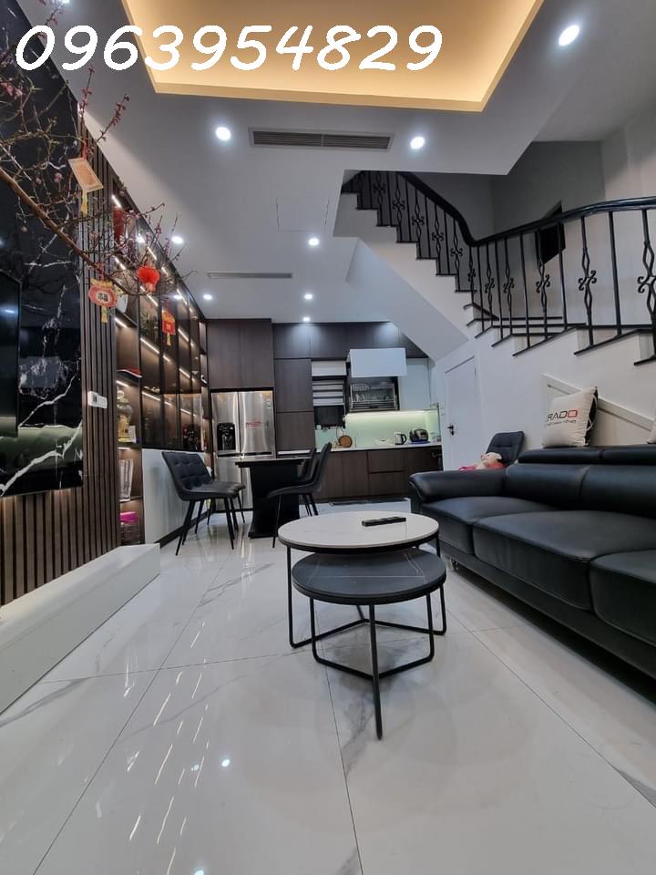 NHÀ ĐẸP LONG LANH LÁNG HẠ, QUẬN ĐỐNG ĐA, NGÕ THÔNG, LÔ GÓC 3 THOÁNG, NỘI THẤT XỊN NHẬP KHẨU, CHỈ 7 TỶ