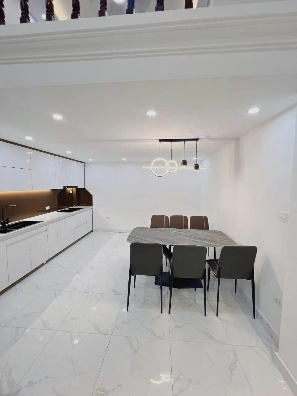 NHÀ ĐẸP NGAY NGÃ 3 LA THÀNH, HÀO NAM, GIẢNG VÕ, 50M 6 TẦNG CHỈ 5 TỶ MẶT TIỀN TRÊN 5M CÁCH 1 NHÀ RA PHỐ RA Ô TÔ