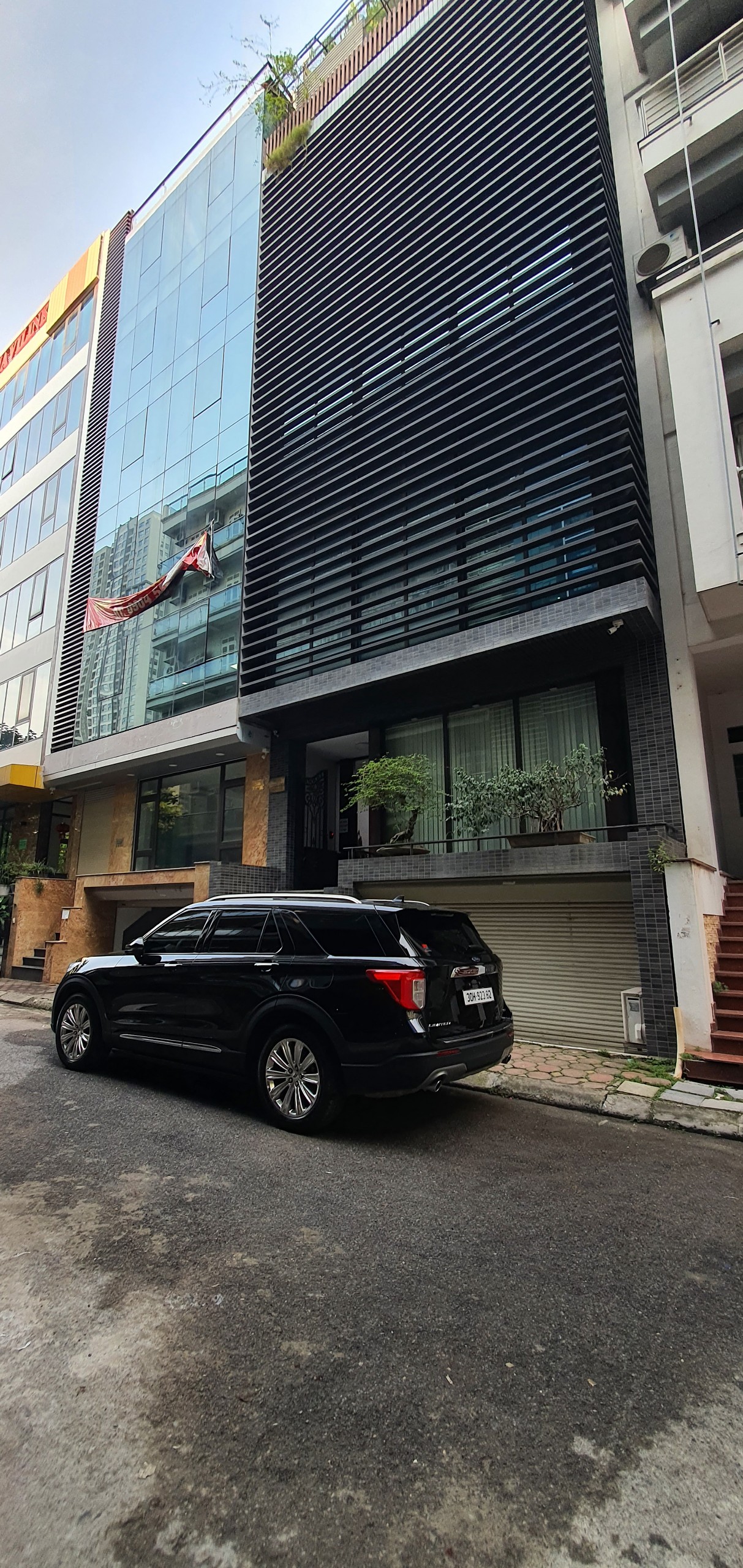 BÁN NHÀ LIỀN KỀ SỐ 5C12 KHU ĐÔ THỊ MỸ ĐÌNH - VINHOMES HÀM NGHI: 98M2,MẶT TIỀN 8M, 20 TỶ - HÈ RỘNG