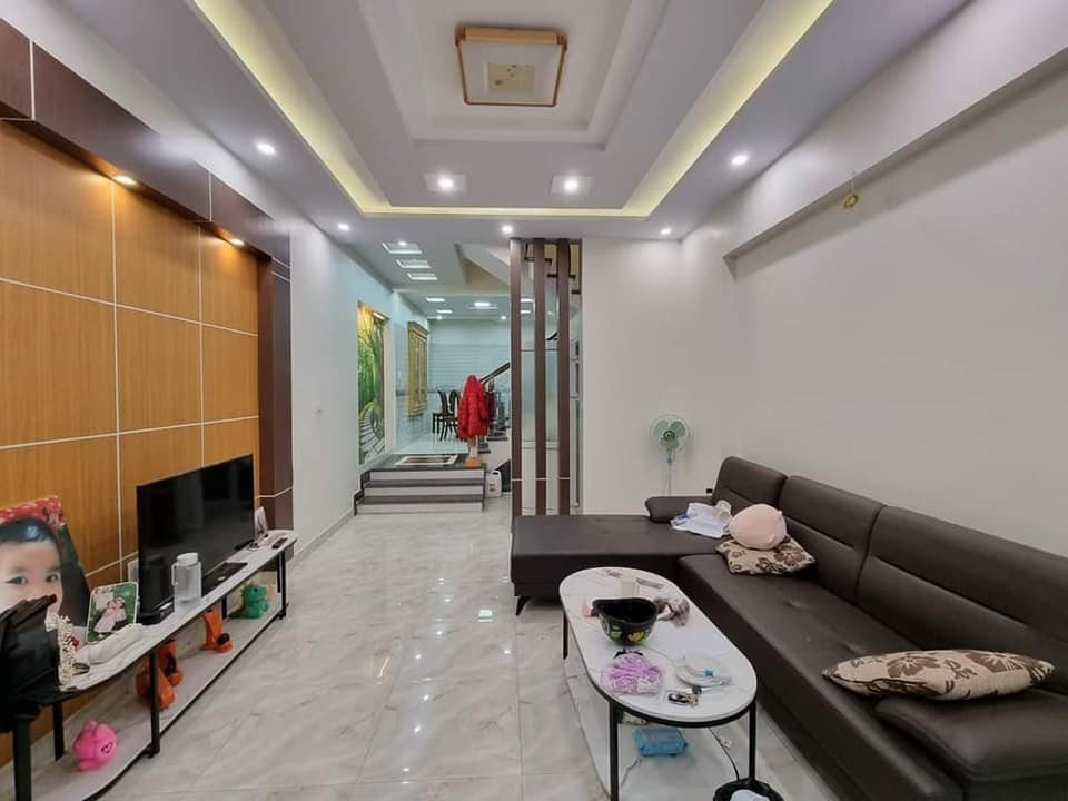 Bán nhà phố 193 Văn Cao, 60m 4 tầng độc lập sân cổng GIÁ 3.2 tỉ dân đang ở