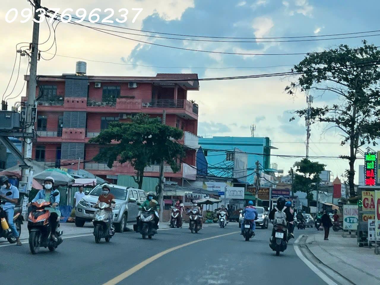 Bán lô góc 2 mặt tiền đường Nguyễn Văn Tăng,Tp Thủ Đức gần Vinhome Q9 DT 264 ngang 10m