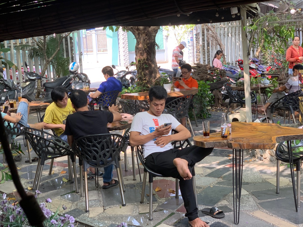 Cần Sang Quán CaFe View Đẹp, Thoáng Mát Tại Quận 12