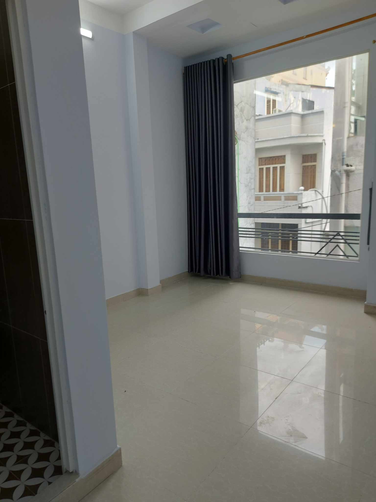 Bán Nhà Sư Vạn Hạnh Quận 10, 45m2, Hẻm xe hơi đỗ cửa, 4 Tầng, Mới ở ngay