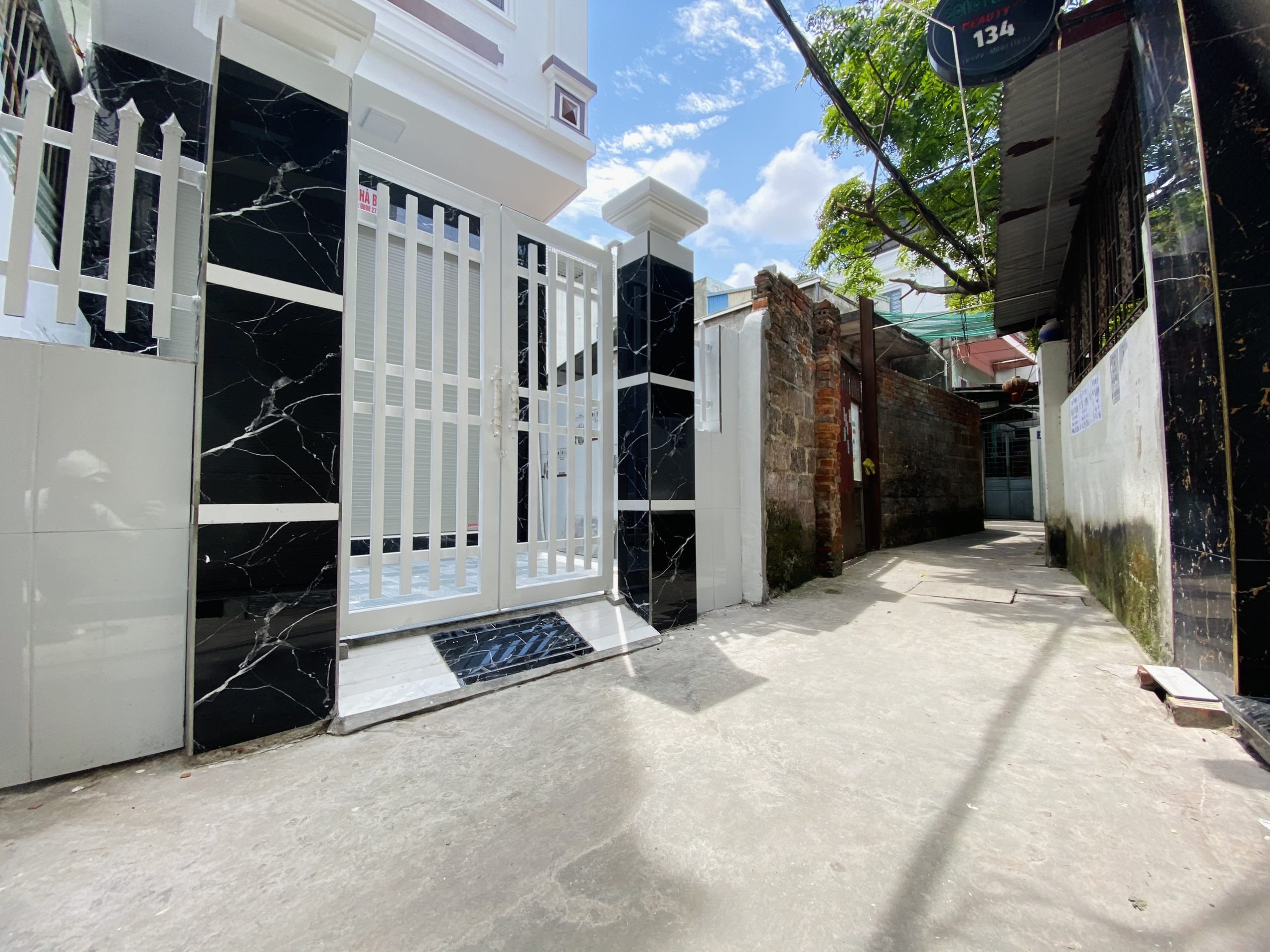 Bán nhà 55m 3 tầng độc lập mới tinh mặt ngõ Miếu Hai Xã GIÁ 3.1 tỉ ngõ nông