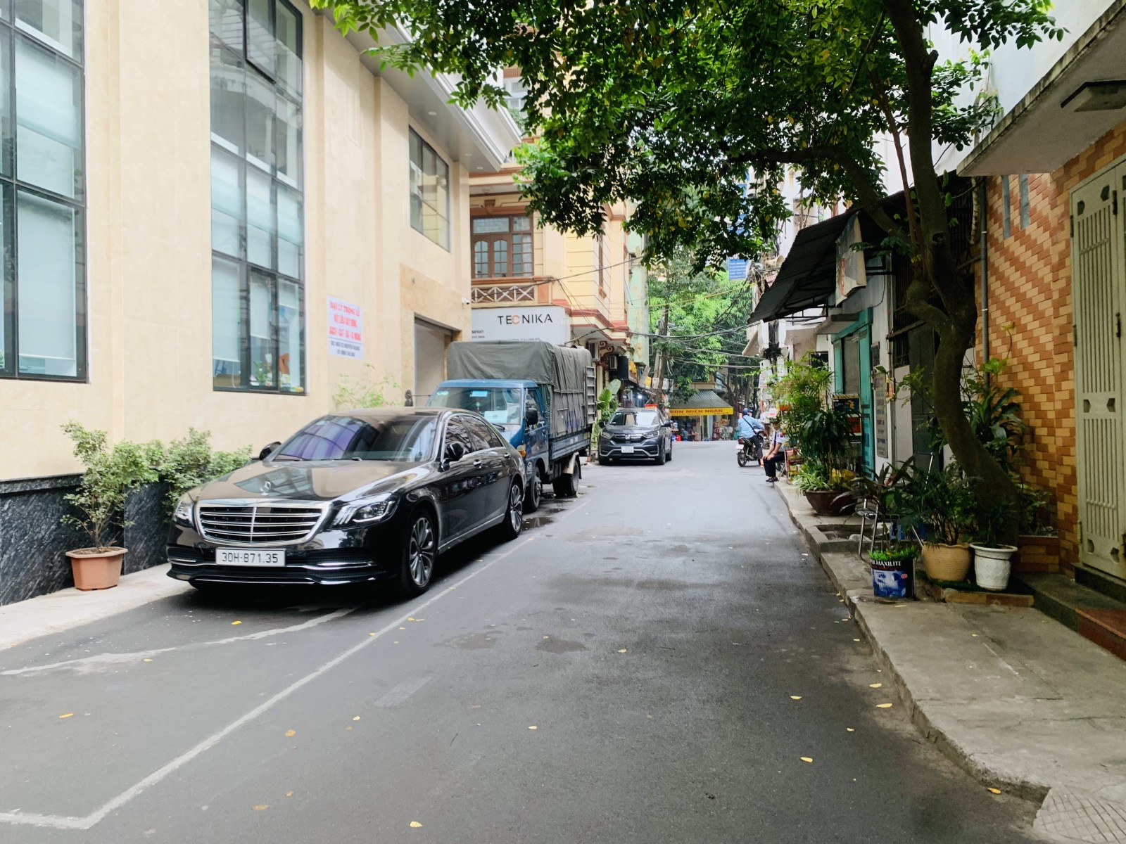 SIÊU HIẾM MẶT PHỐ NGUYỄN KHANG DT 165M,3T,Mt9m HAI THOÁNG GIÁ RẺ 33 TỶ.