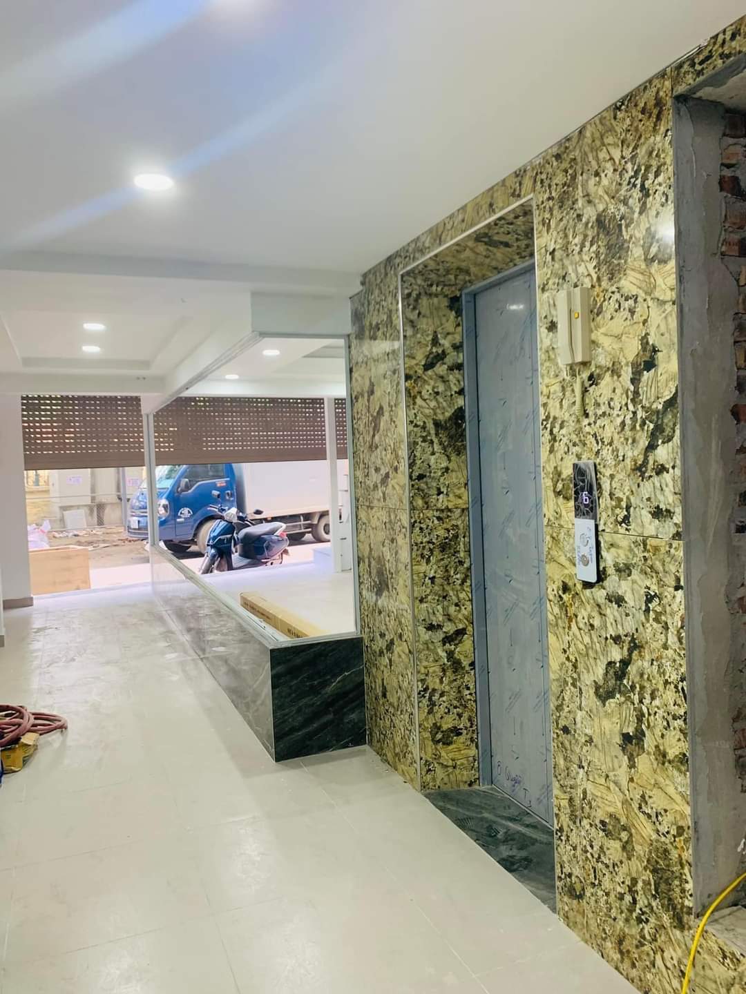 Bán nhà Phùng Khoang105m2 ,đường Ô TÔ tránh,8 tầng THANG MÁY,dòng tiền 1,5 tỷ/năm