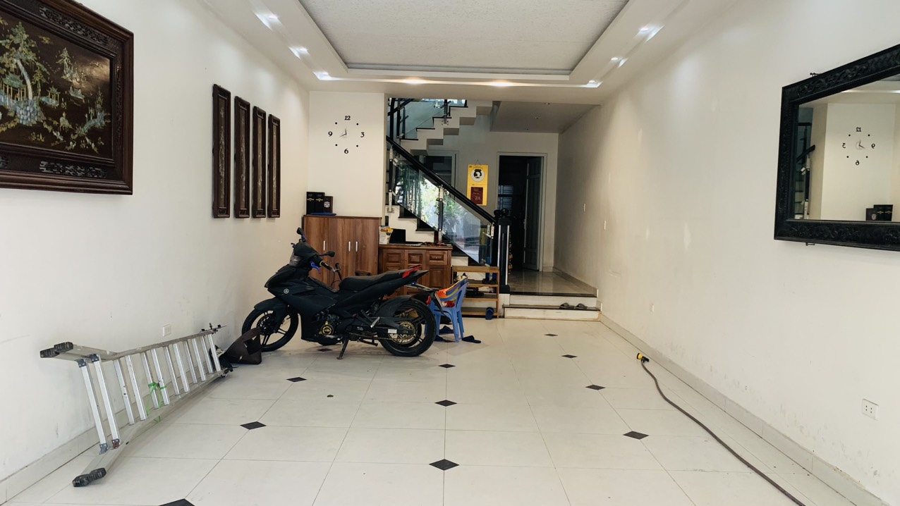 Cho thuê nhà mặt đường Đào Nhuận (phía Hoàng Huy Mall) - 90m2 - mt 4,5m - 5 phòng - 20 tr/tháng.