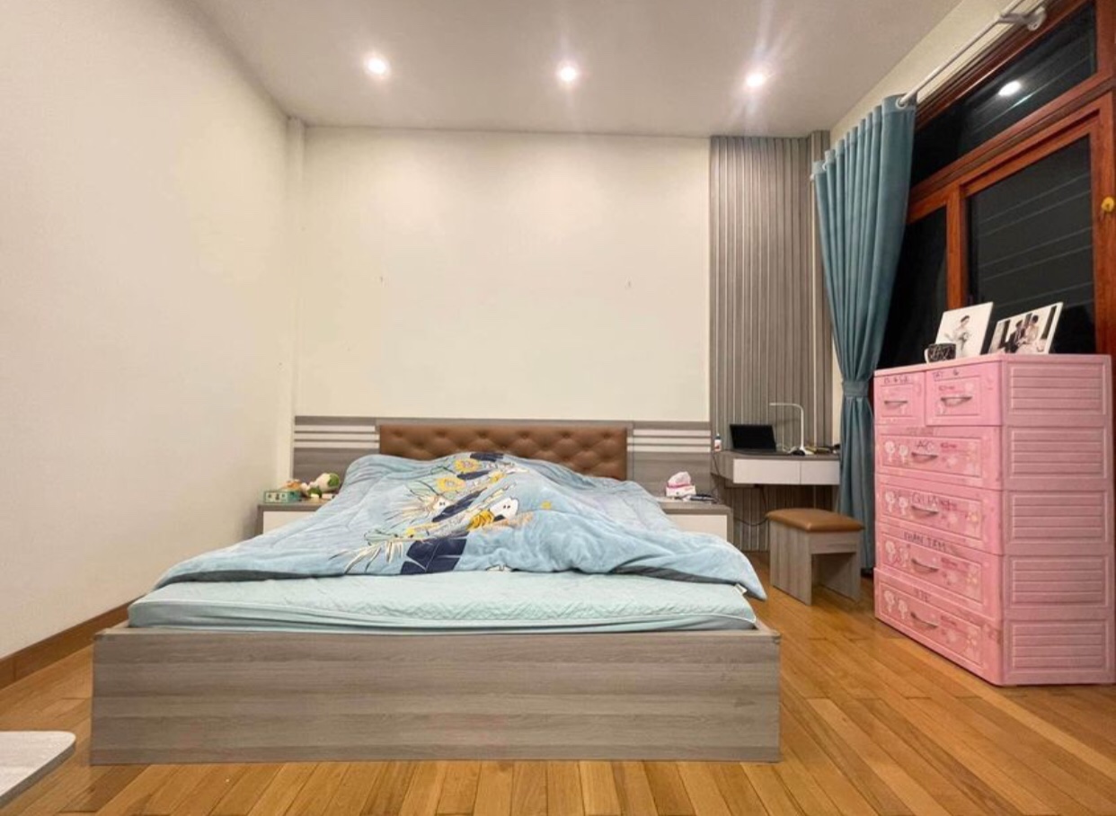 Bán Nhà Phố Quan Nhân - Thanh Xuân, DT 87m2 x 4 Tầng - 5 Phòng Ngủ.