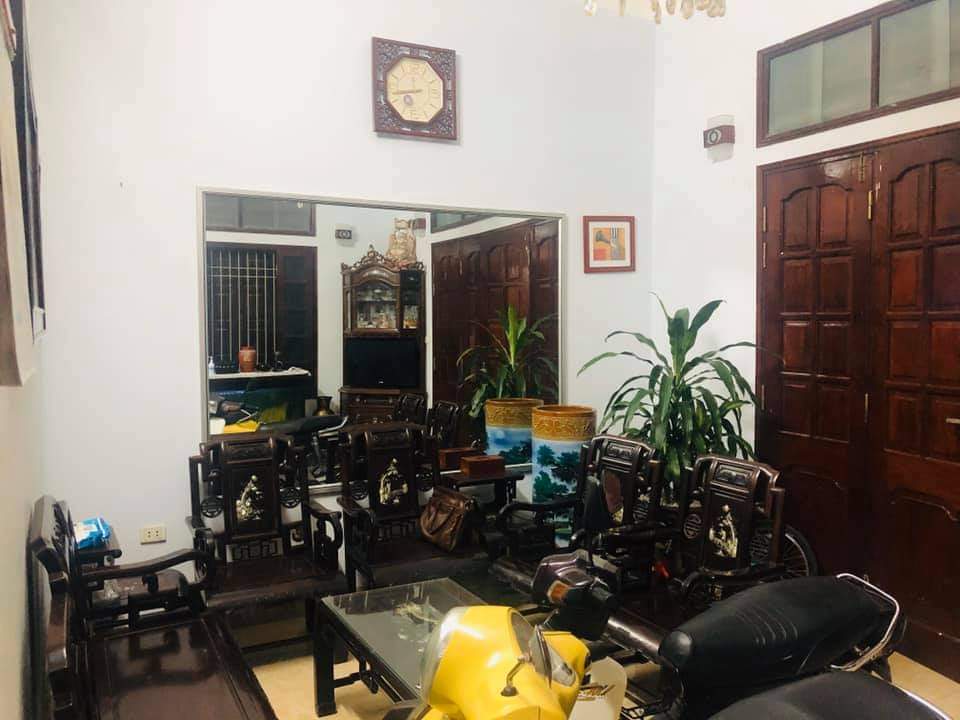 Vì chuyển văn phòng xuống Thanh Xuân cho tiện công việc Anh Kiên rất cần bán nhà phố Dương Khuê, Cầu Giấy khu phân lô