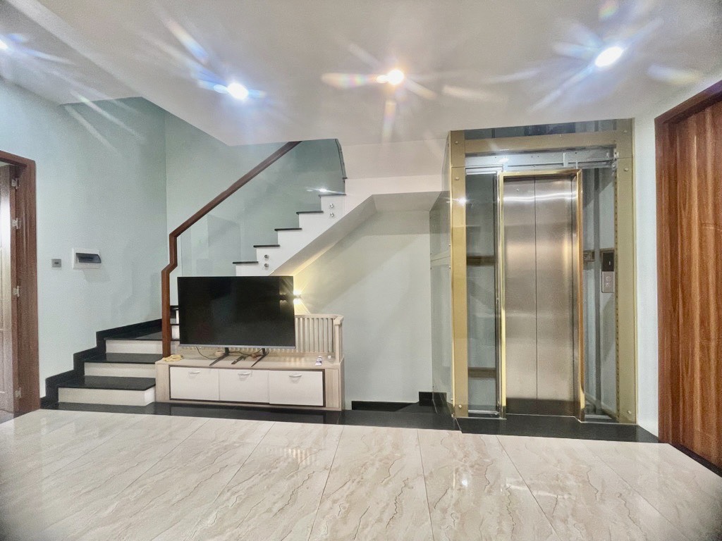 BÁN TOÀ NHÀ 5 TẦNG MẶT TIỀN ĐƯỜNG XÔ VIẾT NGHỆ TĨNH VỪA Ở VỪA KINH DOANH - CÓ THANG MÁY