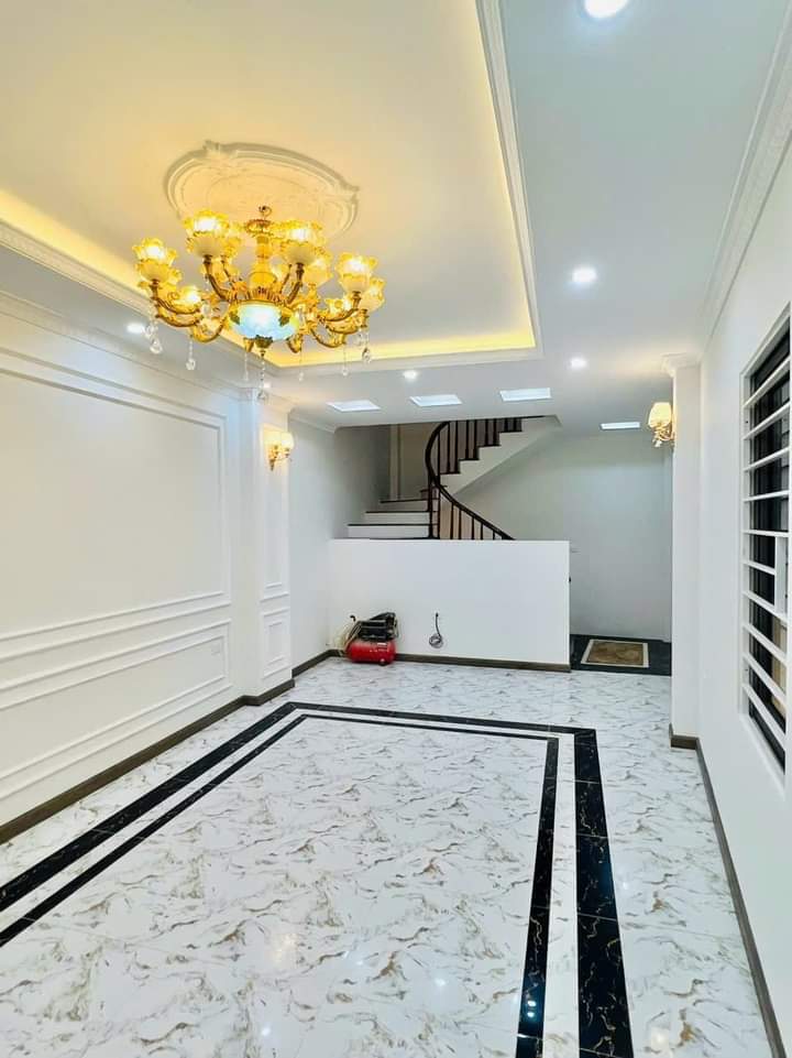 Bán Gấp Nhà Phố Bát Khối 35m2, Ô TÔ Vào Nhà, Giá 3,7 tỷ