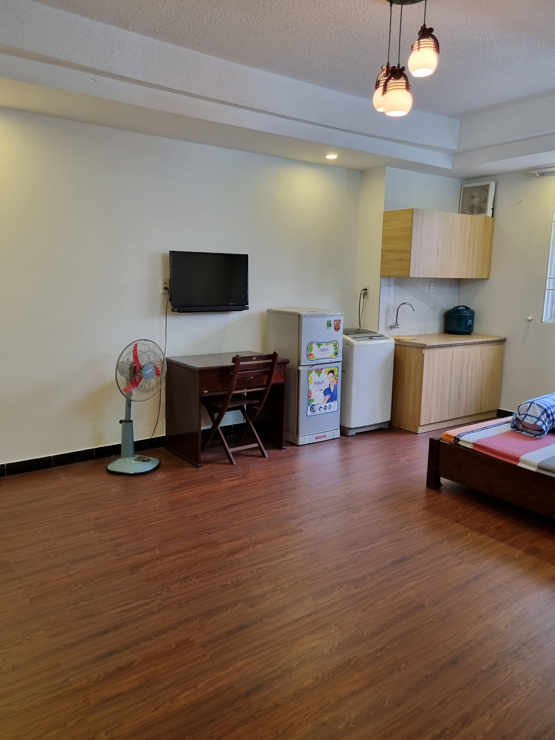 CẦN BÁN Tòa nhà có 11 căn hộ và 1 ki ốt mặt tiền đang cho thuê, ngay trung tâm Tp Đà Nẵng.