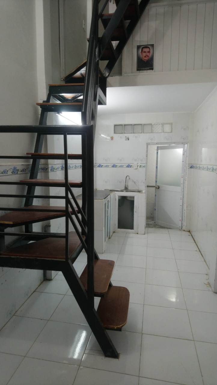 Hẻm trước nhà 4m thông tứ phía ngay đường trung tâm Quận 10.