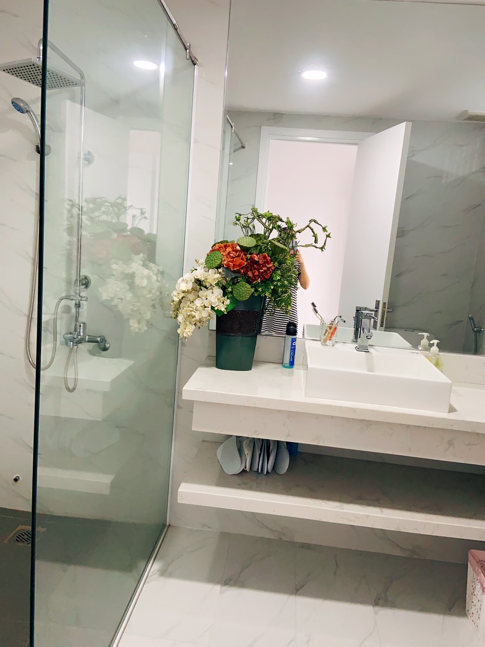 Bán rẻ nhà mới xây đường Hoàng Hoa Thám Nha Trang, chỉ cách biển 100m.