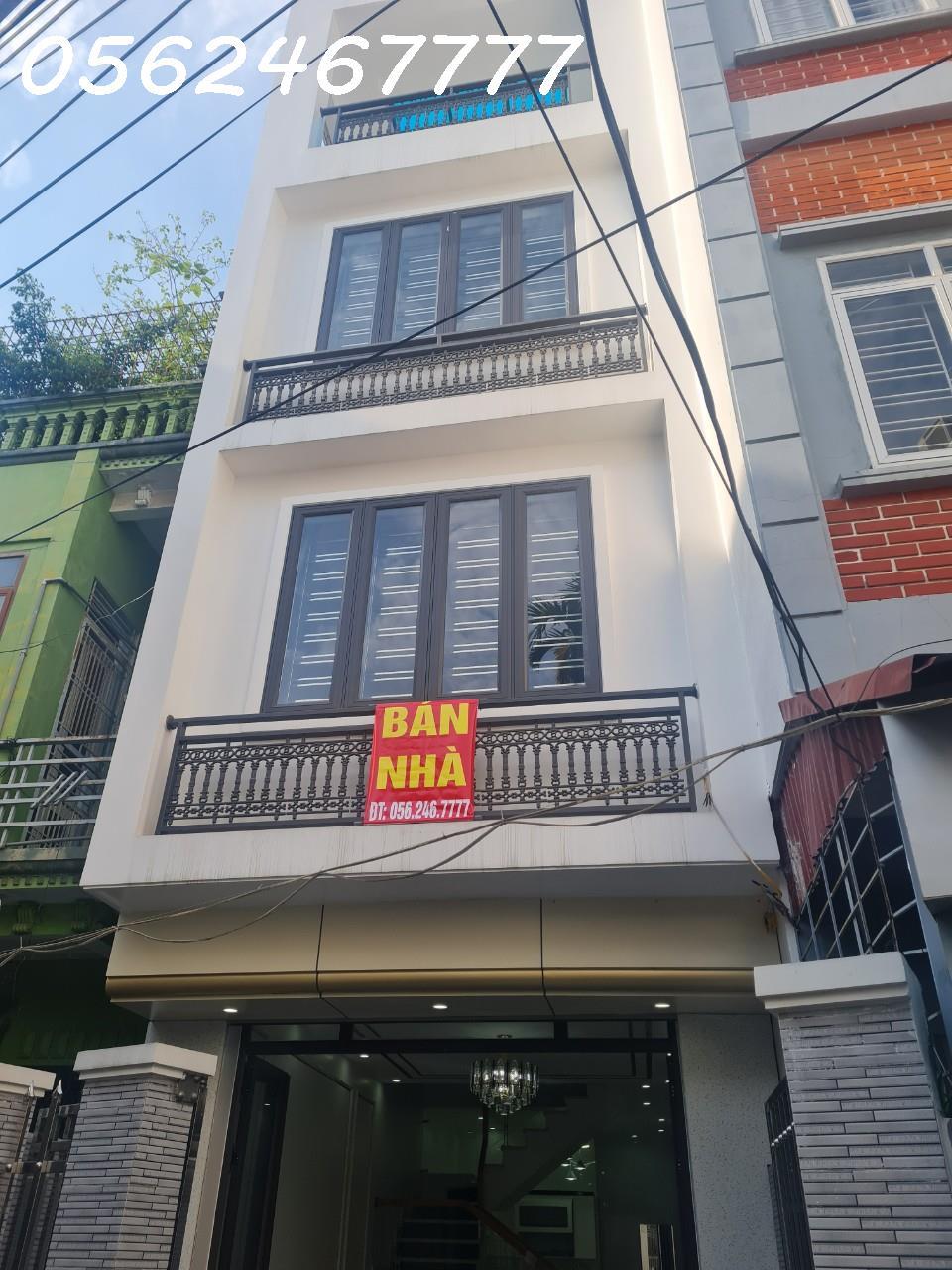 Bán nhà 4 tầng, diện tích 52m2 ngõ Văn Cao, giá 3.9 tỷ