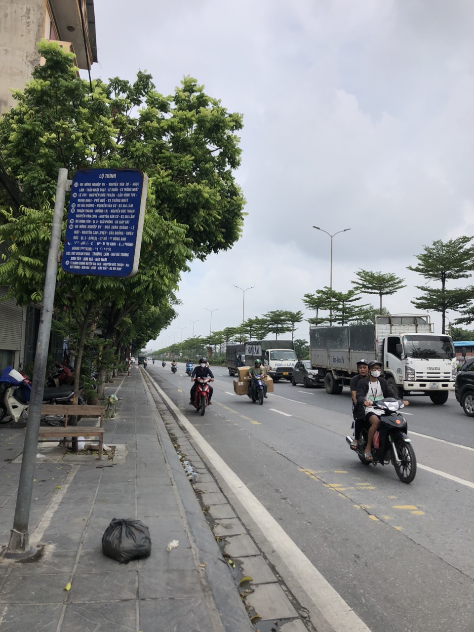 Bán nhà Mặt phố Nguyễn Văn Linh, Vỉa hè, KD, 125m2, chỉ 71 tr/m2.