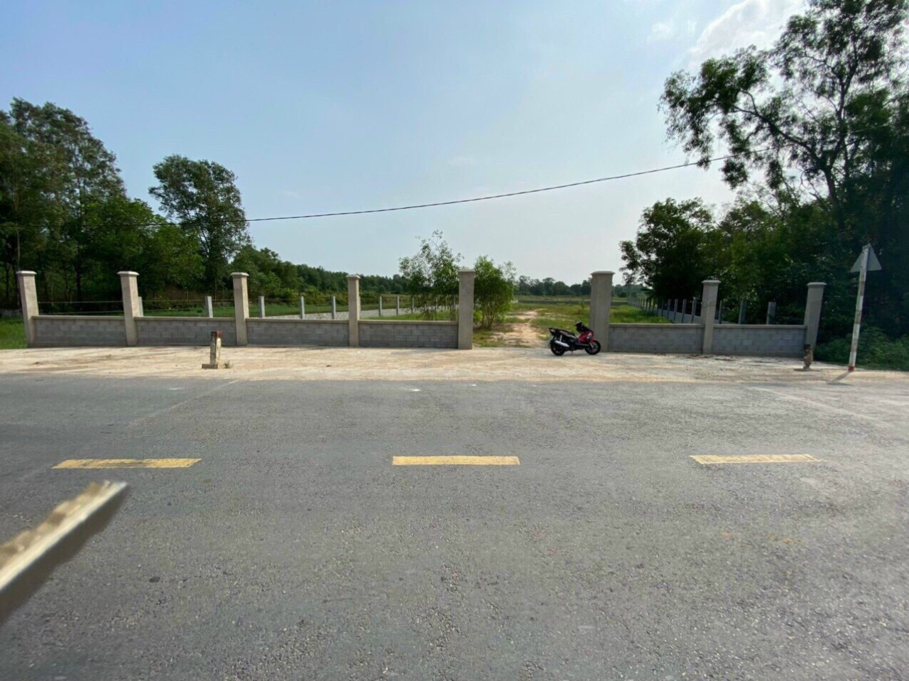 CHÍNH CHỦ CẦN BÁN LÔ ĐẤT Ở NGAY MẶT TIỀN ĐƯỜNG TỈNH LỘ 15 CÓ VỊ TRÍ ĐẸP Ở XÃ PHÚ MỸ HƯNG – HUYỆN CỦ CHI – TP. HCM.