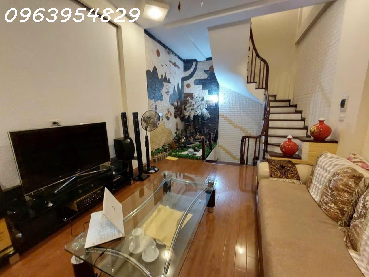 BÁN NHÀ CÁT LINH, QUẬN ĐỐNG ĐA, CỰC GẦN PHỐ, NGÕ THÔNG, CHỈ 6.7 TỶ