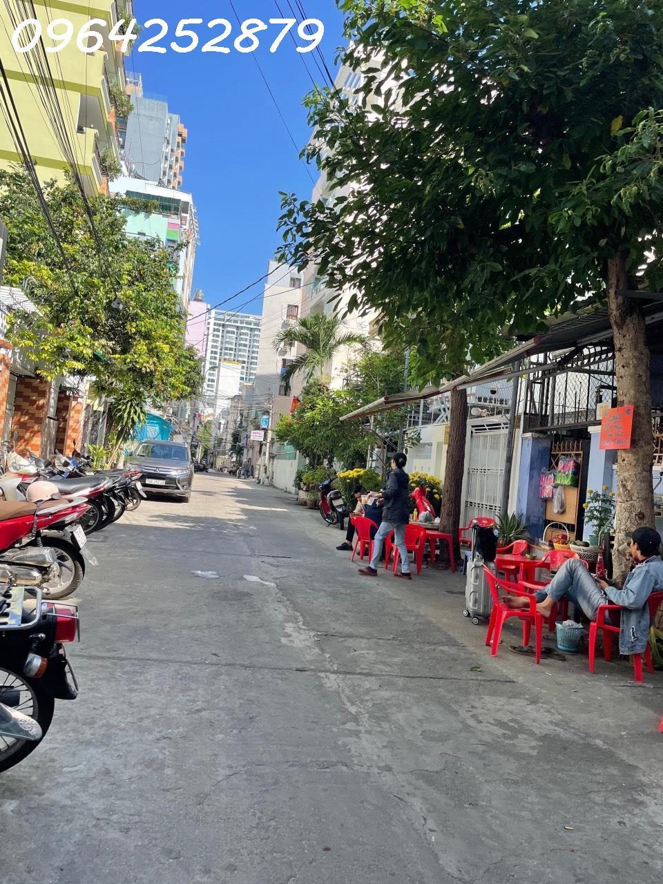 Bán nhà 2 tầng Bạch Đằng hẻm thông ô tô