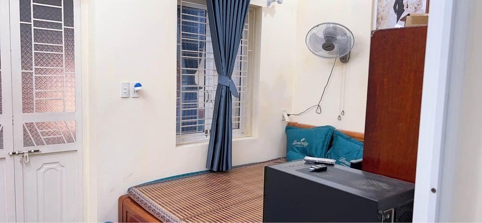 Bán nhà phố Hàng Kênh, diện tích gần 70m 2 tầng sân cổng riêng GIÁ 1.8 tỉ