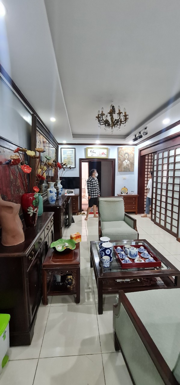 Cần Bán nhanh nhà Đông Tác, Phạm Ngọc Thạch, 117m2 x 3 tầng, sổ đỏ , 8.6 tỷ