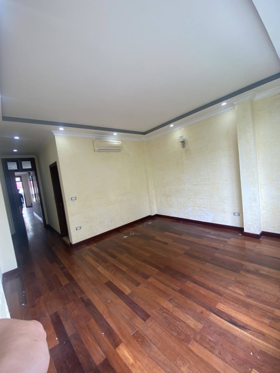 Cho thuê văn phòng phố Trung Kính 60M Tầng 5, Giá 8 Triệu, Thang Máy