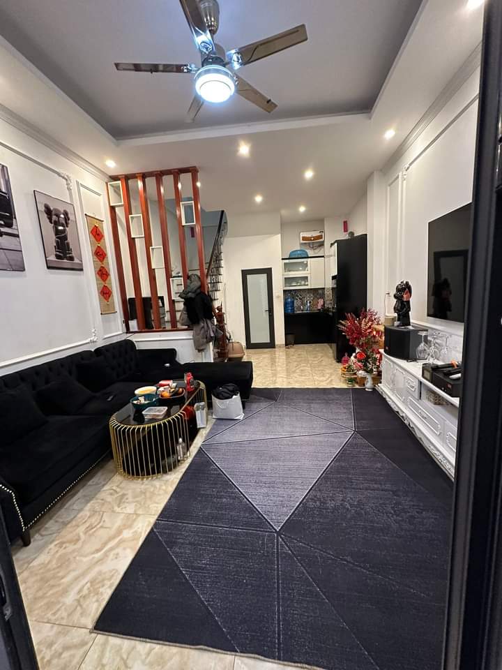 Bán Gấp Phúc Lợi, Long Biên 34m2, 5 tầng mới, giá 3,1 tỷ