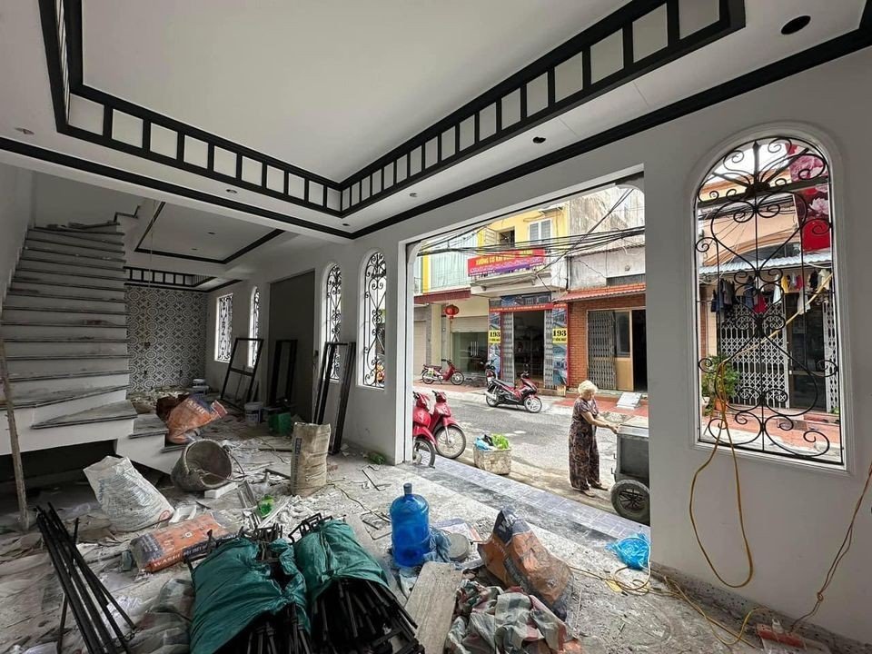 Bán nhà mặt đường Lý Hồng Nhât, mặt tiền cực rộng, GIÁ 6.5 tỉ 4 tầng mới tinh