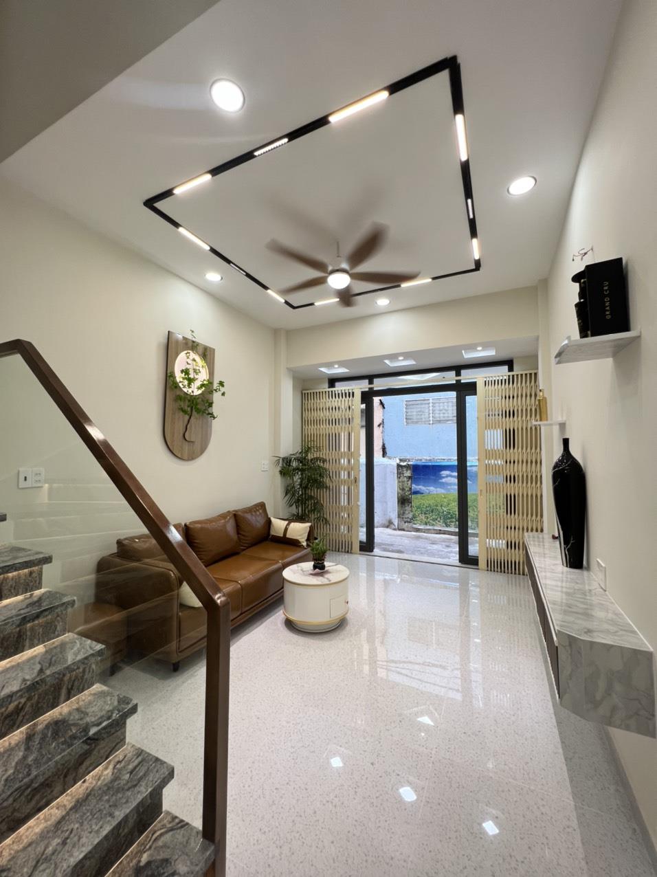 QUẬN 6 DIỆN TÍCH 38M2 (3.6X11) 3 TẦNG 3 PHÒNG NGỦ CHỈ 4 TỈ NHỈNH