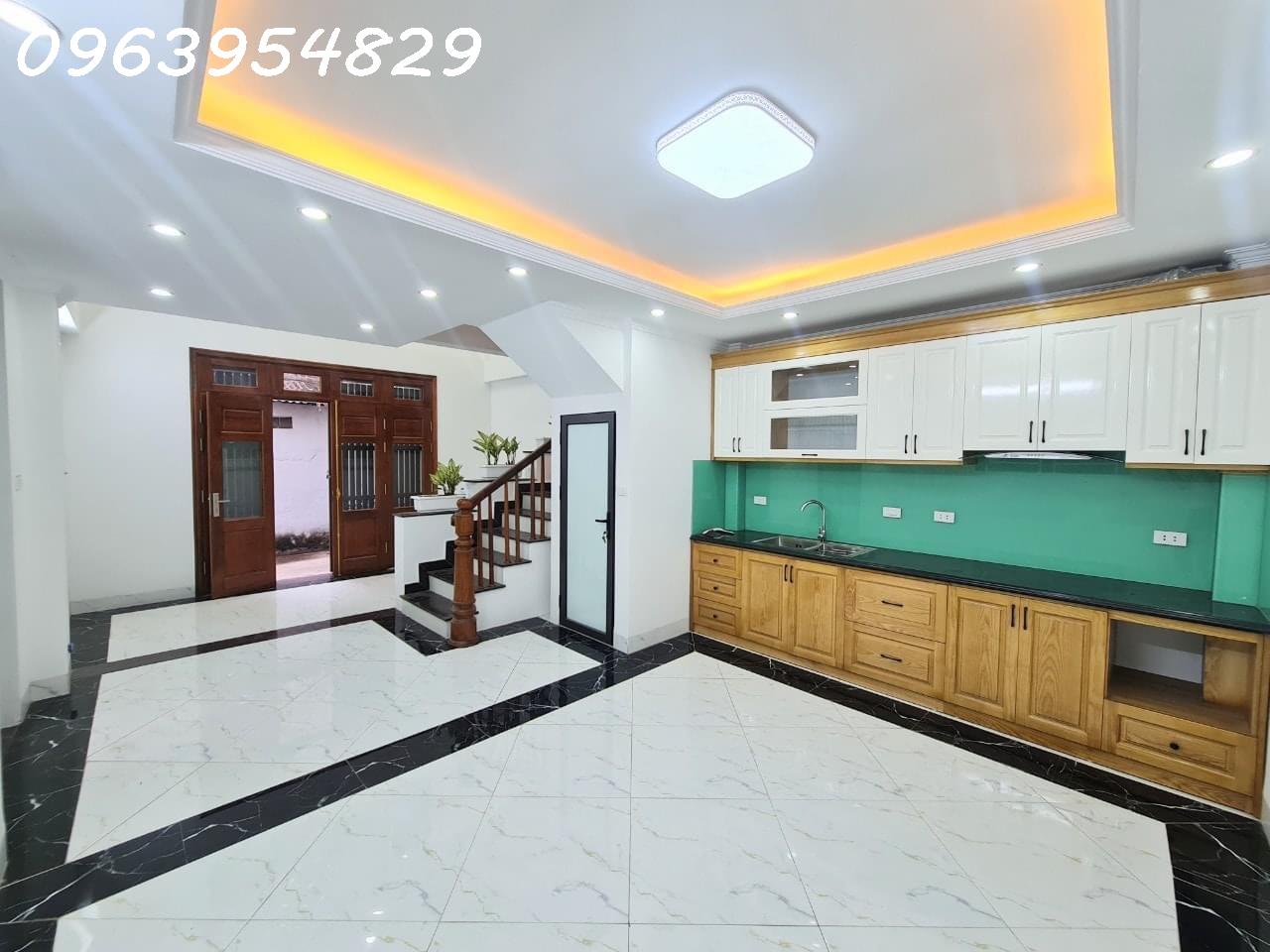 NHÀ YÊN LÃNG, QUẬN ĐỐNG ĐA, NGÕ THÔNG TỨ TUNG, GẦN Ô TÔ, CHỈ 5.8 TỶ