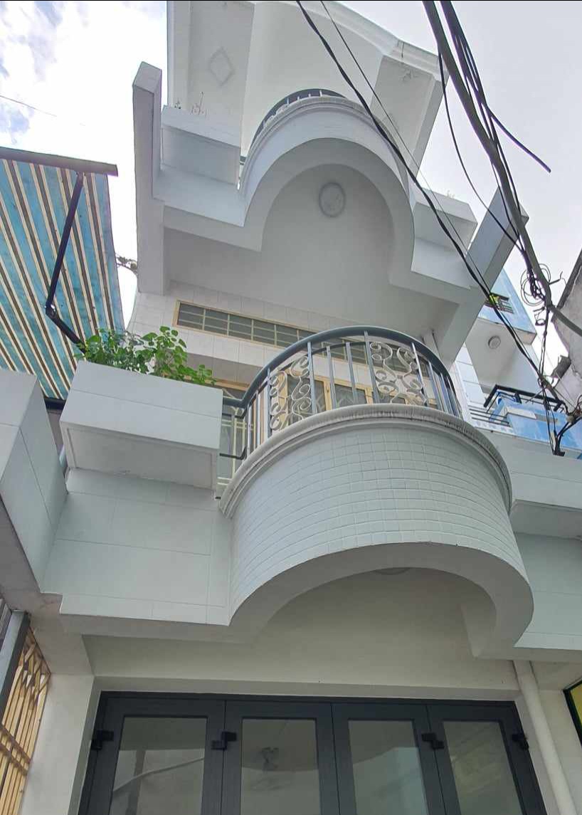 Hẻm xe hơi ngay Cầu Bông, 33m² x nhà 4 Tầng đúc BTCT 4PN, giá hơn 4 tỷ