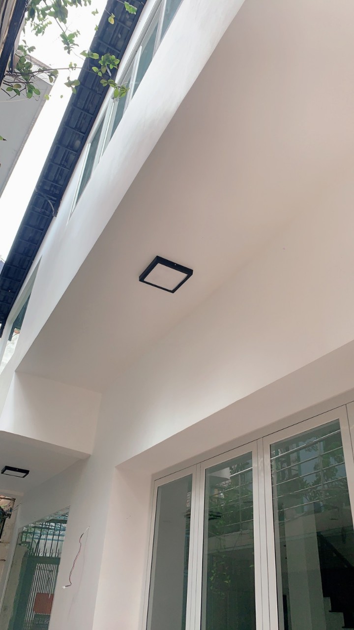 Cần bán gấp nhà Lạc Long Quân Tân Bình 50m2 3 tầng chỉ 4,7 tỷ TL..