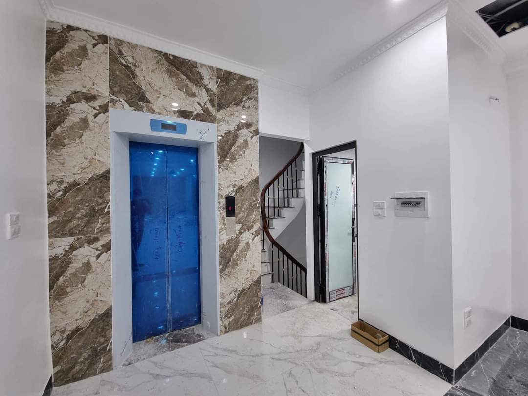 BÁN nhà hoàng quốc việt vỉ hè ô tô tránh TÒA VP đẹp nhỉnh 28 tỷ 89m 9T.