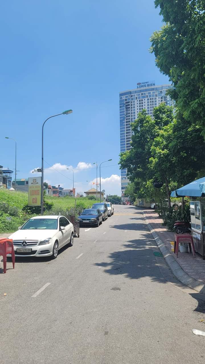 Bán nhà phố Ngọc Lâm long biên 56m2 giá nhỉnh 5 tỷ.