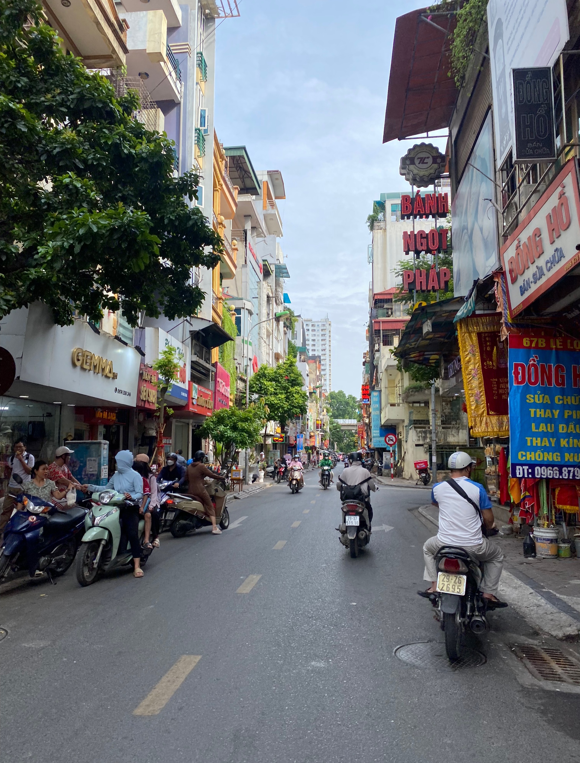 Bán đất tặng nhà trung tâm Lê Lợi Hà Đông. Dt 35m2, Mt 4.3m, 2 tầng, giá chỉ 2.98 tỷ, rất gần ô tô.