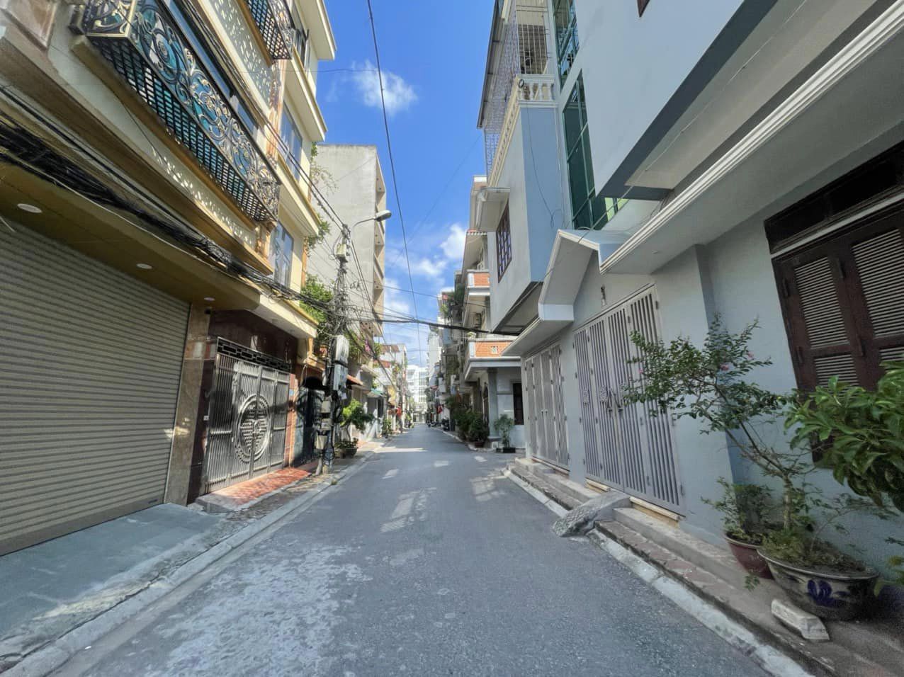 Bán nhà Sài Đồng. nhỉnh 3 tỷ mà có nhà 4T kinh doanh đường nhựa oto tránh..