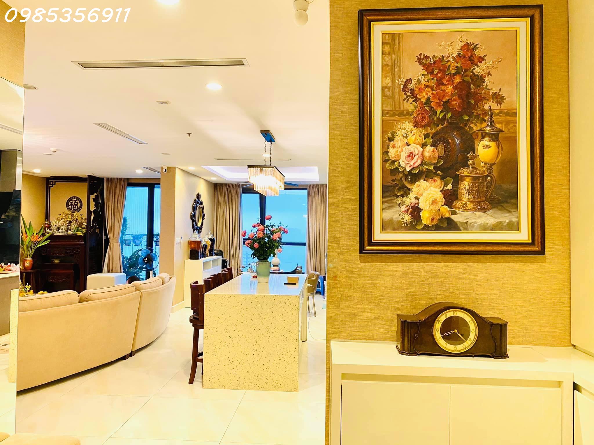 Cần bán căn hộ 4 phòng ngủ, Park 7, cần bán nhanh ạ.