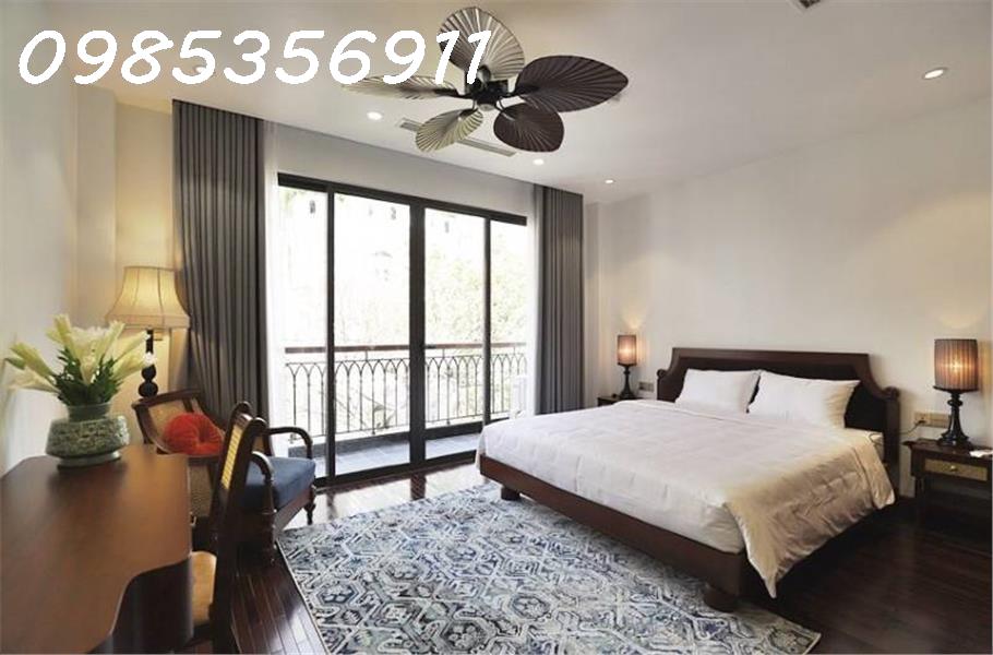 Gia đình em bán nhanh tòa nhà mặt phố Triệu Việt Vương, đang cho thuê kinh doanh.